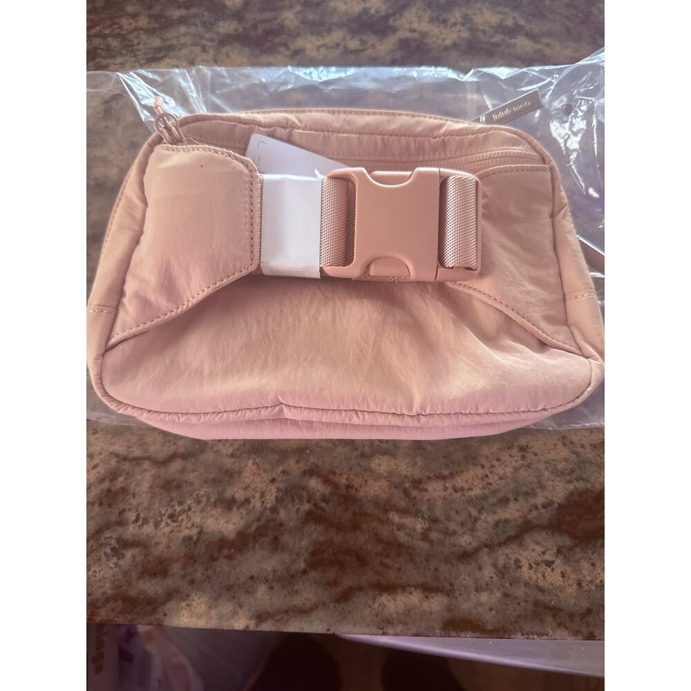 NWT $48 Lululemon Unisex Everywhere Belt Bag Large 1L Light Pink CUTE - Picture 3 of 8